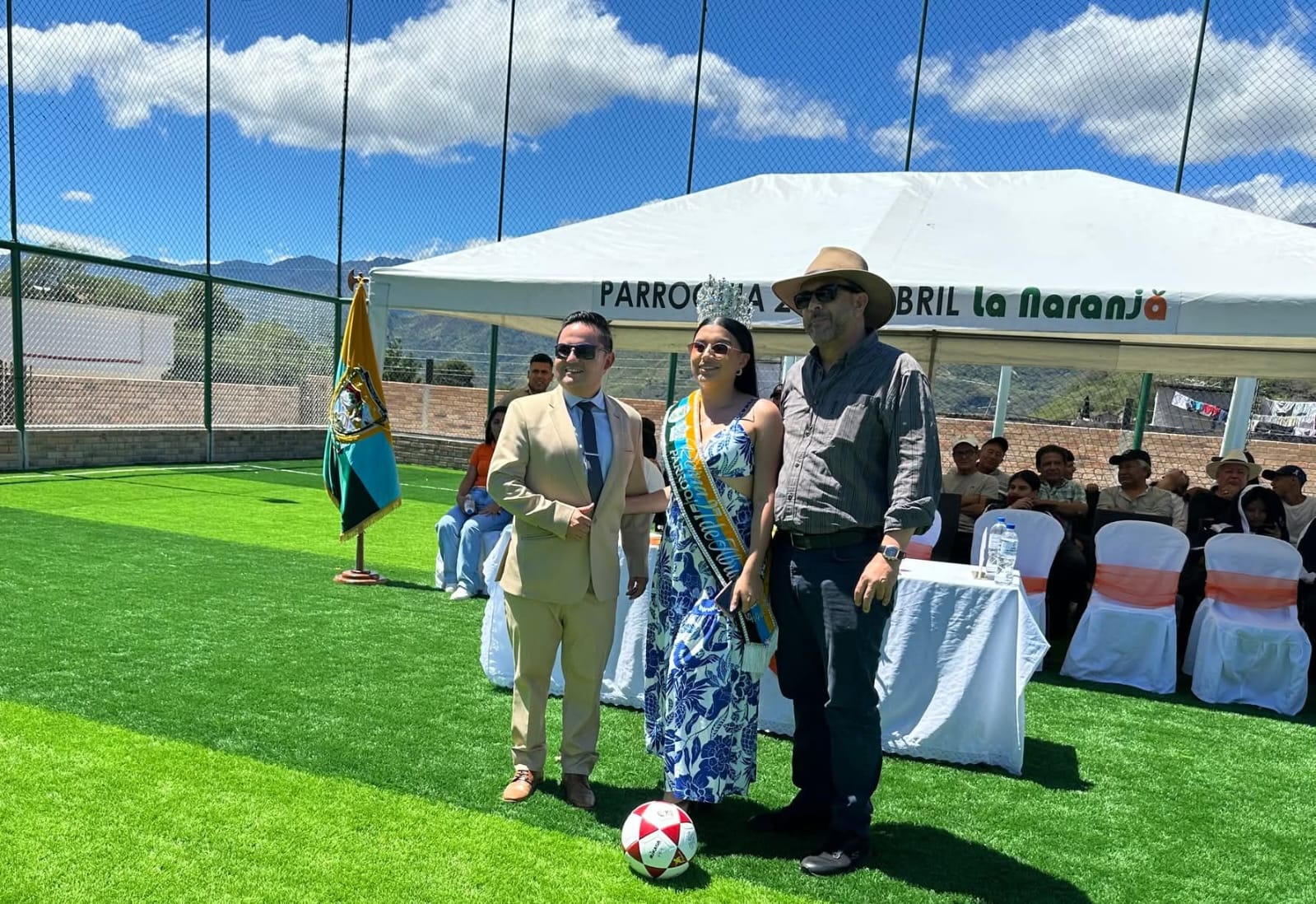 Milner Cumbicus en la entrega de obra en la parroquia rural de Loja